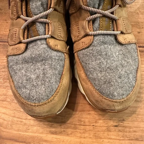 Sorel Kinetic Caribou Camel and Gray Sneaker Boot Size 8 - Picture 2 of 10